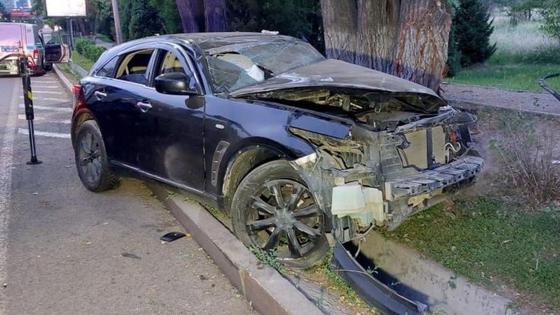 Жол апатына түскен көлік Жол апатына түскен көлік