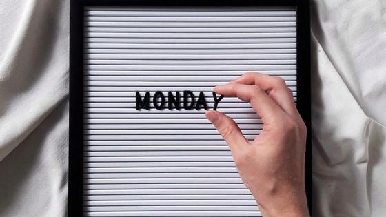 надпись monday надпись monday