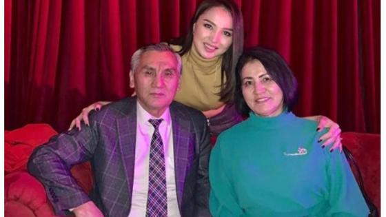 Жұлдыз Әбдікәрімова ата-анасымен Жұлдыз Әбдікәрімова ата-анасымен