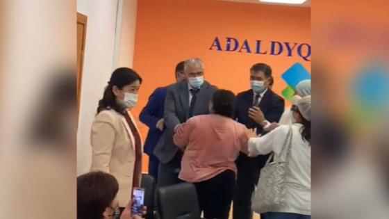 Нападение женщины на сотрудников Минздрава Нападение женщины на сотрудников Минздрава