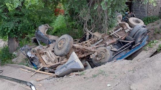 Автомобиль попал в аварию Автомобиль попал в аварию
