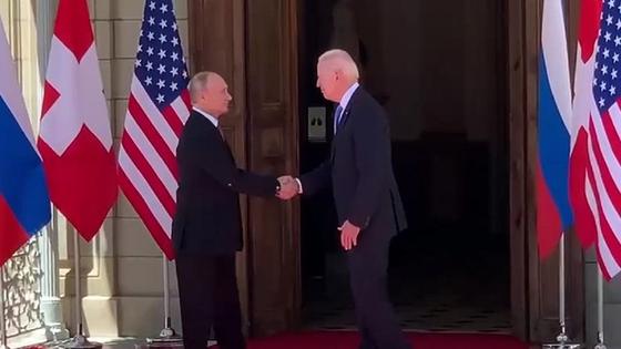Владимир Путин и Джо Байден Владимир Путин и Джо Байден