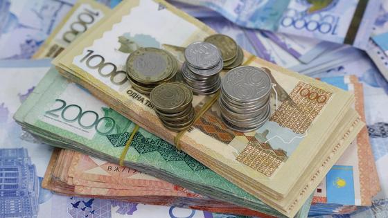 Деньги разных номиналов, банкноты с монетами Деньги разных номиналов, банкноты с монетами