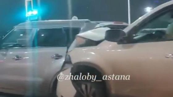 Автомобиль врезался в ехавшее впереди авто Автомобиль врезался в ехавшее впереди авто