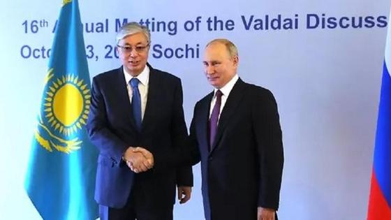 Тоқаев пен Путин телефон арқылы сөйлесті Тоқаев пен Путин телефон арқылы сөйлесті