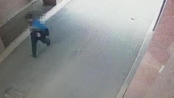 Мужчина убегает Мужчина убегает