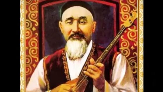 Акын Бухар жырау с музыкальным инструментом в руках Акын Бухар жырау с музыкальным инструментом в руках