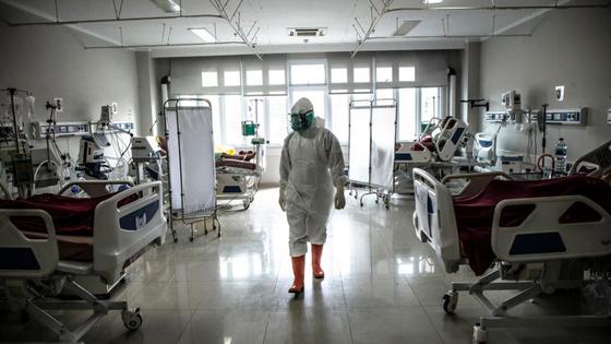 Медик в больничной палате Медик в больничной палате