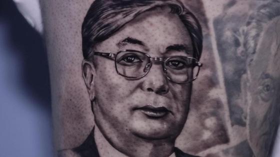Тату с изображением Токаева Тату с изображением Токаева
