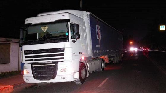 Грузовик попал в аварию Грузовик попал в аварию