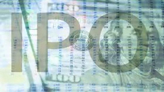Буквы IPO на фоне денег и столбиков с цифрами Буквы IPO на фоне денег и столбиков с цифрами