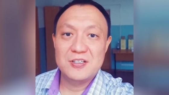 Марат Сабитов снимает себя на камеру Марат Сабитов снимает себя на камеру