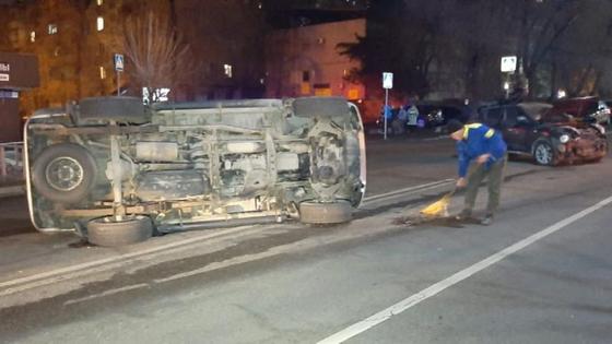 Автомобиль попал в аварию Автомобиль попал в аварию