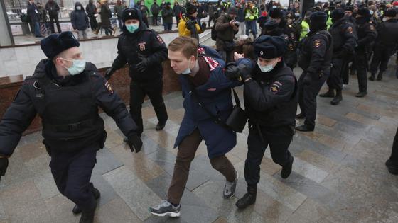 Полиция задержала участника митингов Полиция задержала участника митингов