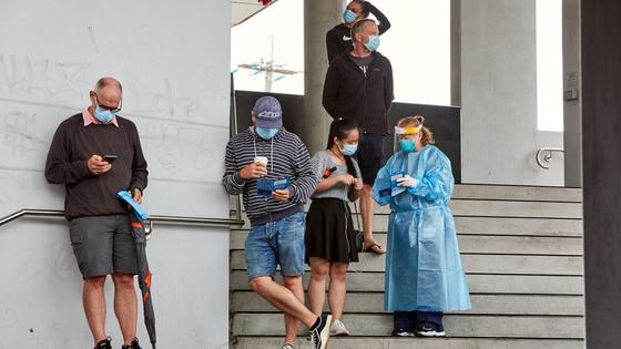 Люди в масках стоят на ступеньках Люди в масках стоят на ступеньках