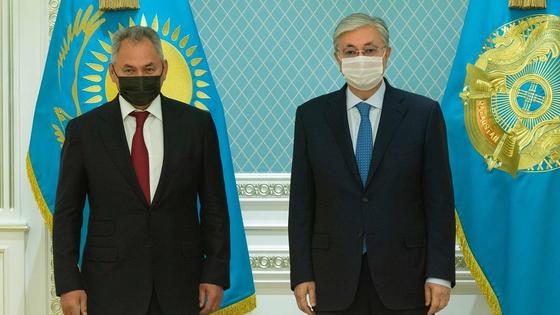 Қасым-Жомарт Тоқаев Ресей Қорғаныс министрін қабылдады Қасым-Жомарт Тоқаев Ресей Қорғаныс министрін қабылдады