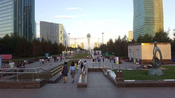 Бульвар Нуржол в Нур-Султане Бульвар Нуржол в Нур-Султане