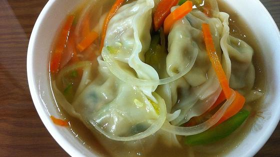 Пельмени с бульоном Пельмени с бульоном