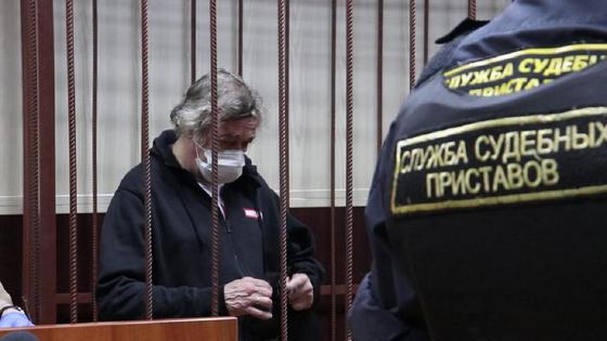 Ефремов сидит за решеткой Ефремов сидит за решеткой