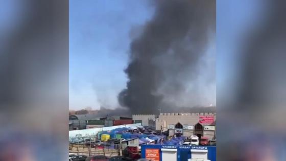 Пожар на барахолке в Алматы Пожар на барахолке в Алматы