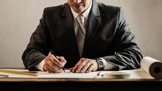 Инженер проверяет проект Инженер проверяет проект
