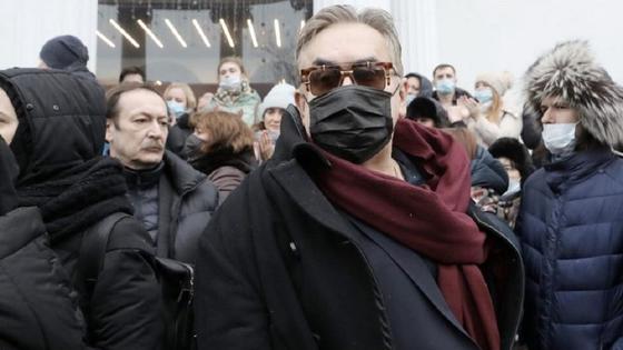 Станислав Садальский на похоронах Гафта Станислав Садальский на похоронах Гафта