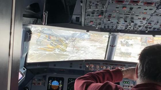 Град разбил лобовое стекло Град разбил лобовое стекло