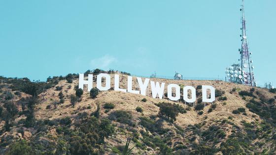 Надпись HOLLIWOOD на холме Надпись HOLLIWOOD на холме