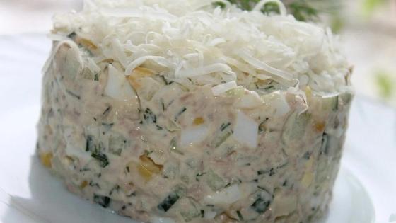 Салат из печени трески с яйцом и кукурузой Салат из печени трески с яйцом и кукурузой