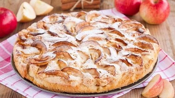 Шарлотка классическая с яблоками. Самый быстрый рецепт Шарлотка классическая с яблоками. Самый быстрый рецепт