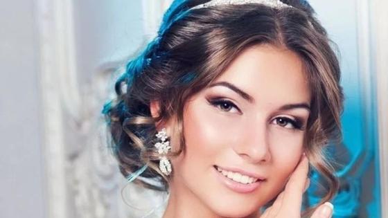 Греческая прическа на короткие и длинные волосы Греческая прическа на короткие и длинные волосы