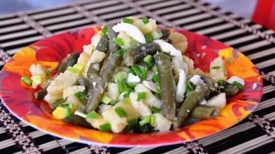 Салат с куриной грудкой и фасолью Салат с куриной грудкой и фасолью