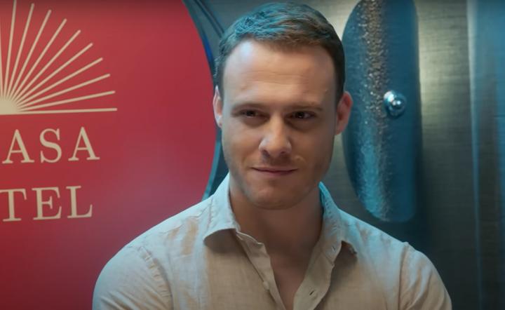 Керем Бюрсин в сериале «Если сильно любишь» Керем Бюрсин в сериале «Если сильно любишь»