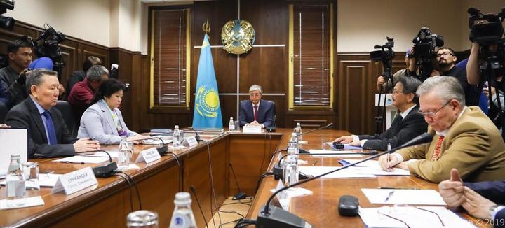 Тоқаев лингвистикалық комиссияға емтихан тапсырды, фото: Бауыржан Жуасбаев Тоқаев лингвистикалық комиссияға емтихан тапсырды, фото: Бауыржан Жуасбаев
