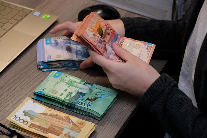 Среднюю зарплату в 2024 году назвали в Казахстане