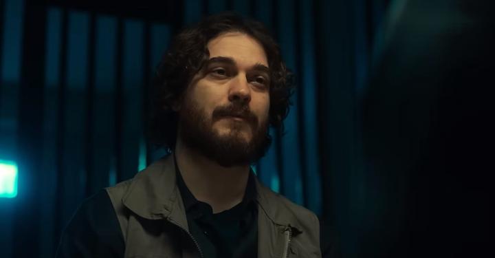 Турецкий актер Чагатай Улусой Турецкий актер Чагатай Улусой