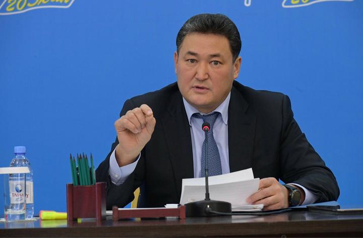 Аким Павлодарской области предложил многодетной маме стать его внештатным советником Аким Павлодарской области предложил многодетной маме стать его внештатным советником