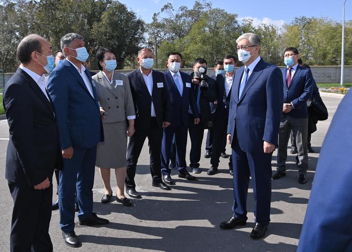 Касым-Жомарт Токаев посетил биофармацевтический завод иммунобиологических препаратов Касым-Жомарт Токаев посетил биофармацевтический завод иммунобиологических препаратов
