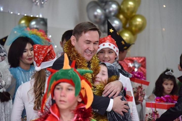 Сыйлық табыстау сәті Сыйлық табыстау сәті