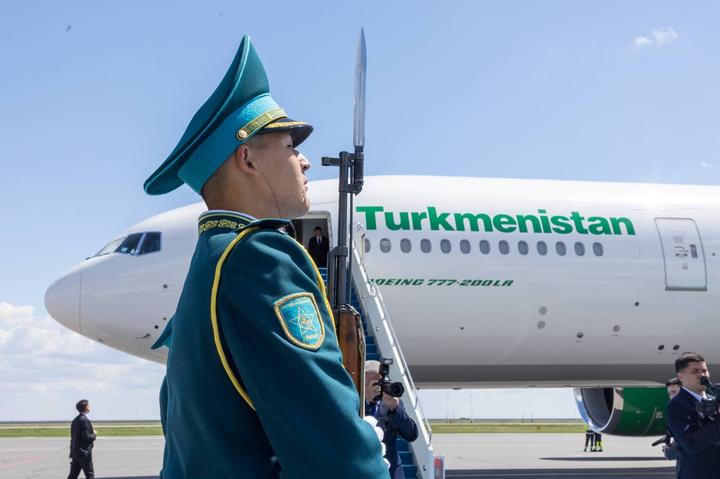 Президент Туркменистана прибыл в Астану Президент Туркменистана прибыл в Астану