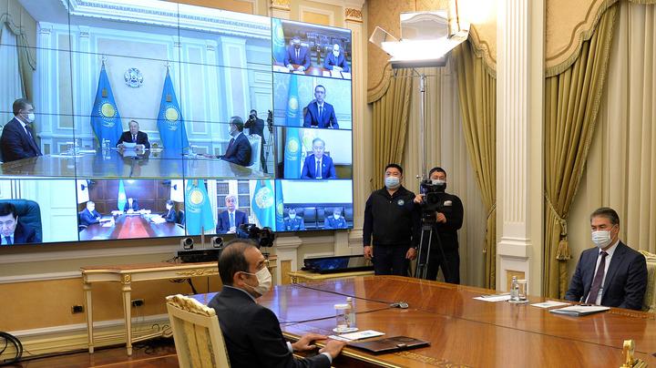 Назарбаев қауіпсіздік кеңесінің отырысын өткізді Назарбаев қауіпсіздік кеңесінің отырысын өткізді