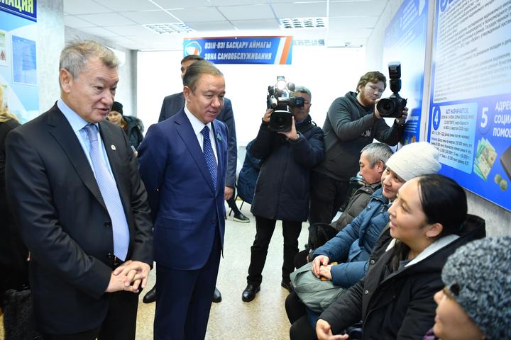 Нигматулин встретился с многодетными матерями в Центре занятости в ВКО Нигматулин встретился с многодетными матерями в Центре занятости в ВКО