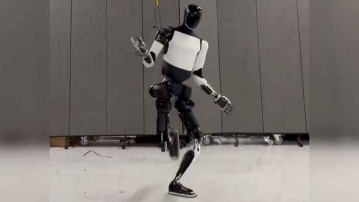 Optimus танцует