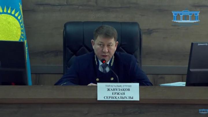 судья