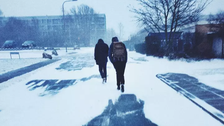 Школьников столицы и ещё трёх областей перевели на дистанционное обучение из-за сильных морозов