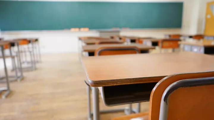 Директор школы проиграл на ставках деньги учителей