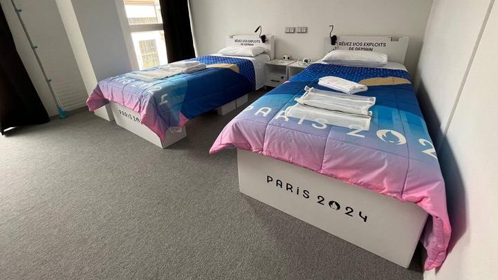 Кровати в номере олимпийской деревни